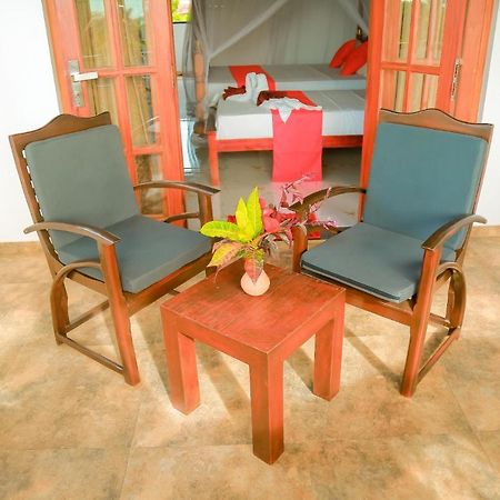 Chami Villa Bentota Bagian luar foto