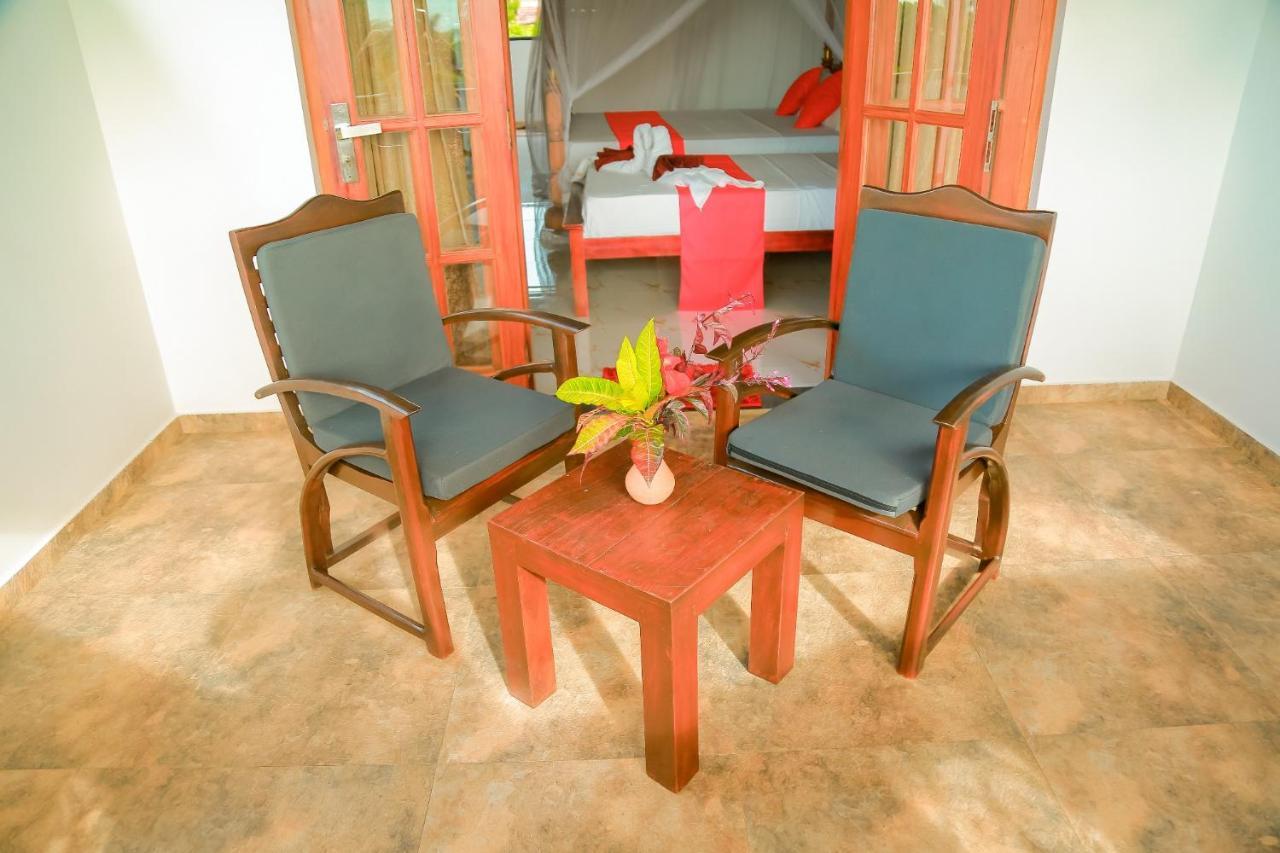 Chami Villa Bentota Bagian luar foto