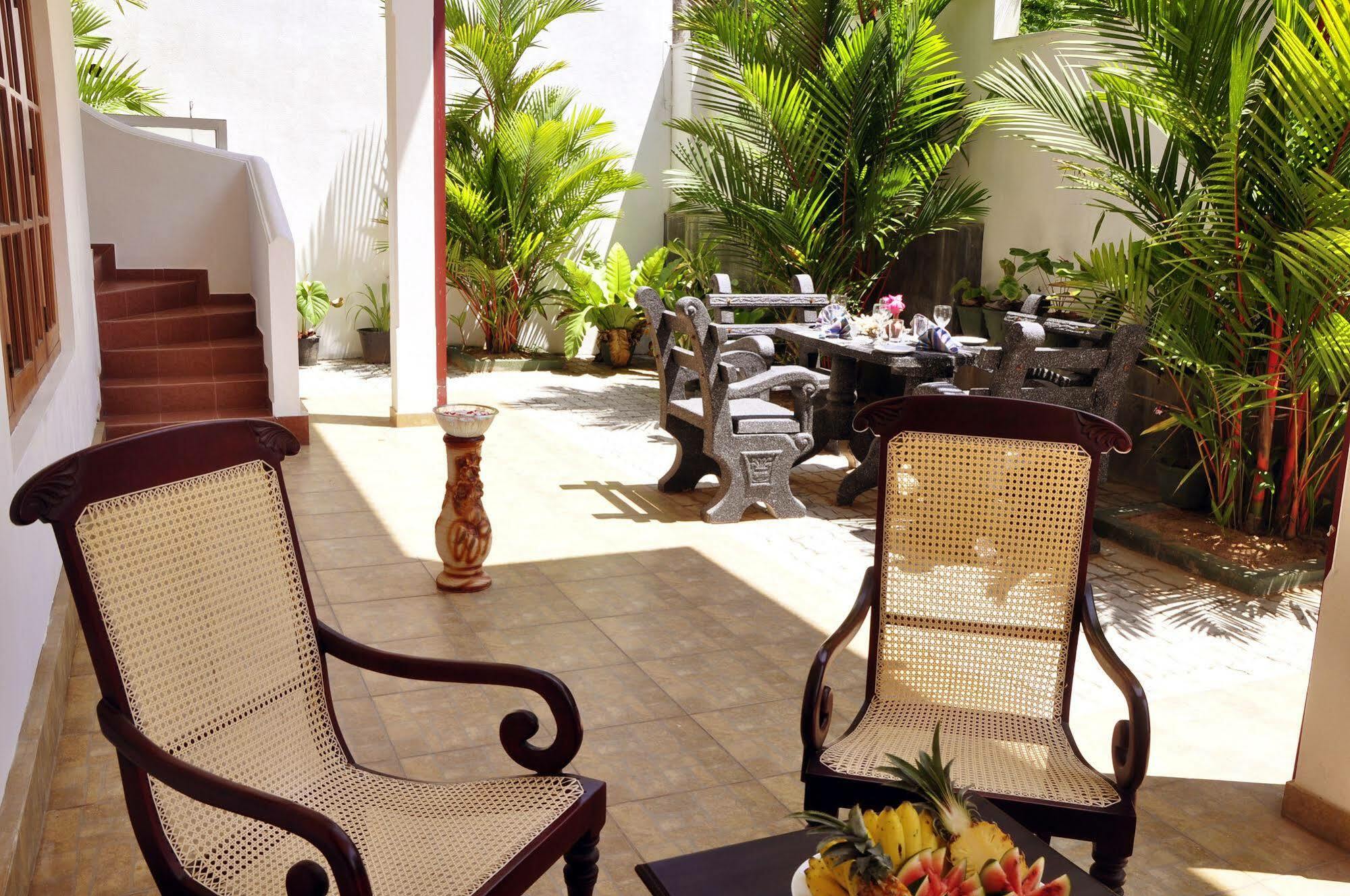 Chami Villa Bentota Bagian luar foto